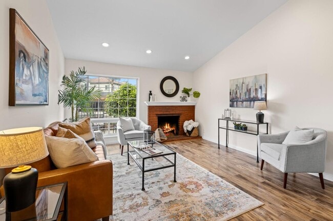 Building Photo - 464 Edelweiss Dr