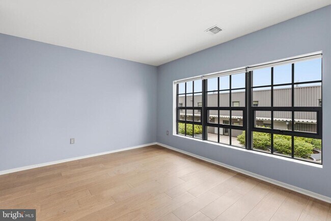 Building Photo - 1200 Steuart St