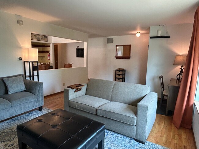 Building Photo - 302 N 37th Ave