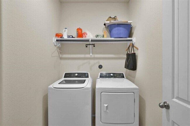 Building Photo - 14030 Wolftrap Ln