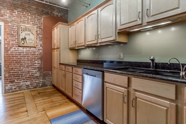 Building Photo - ALL UTILITIES INCLUDED - Furnished Downtow...