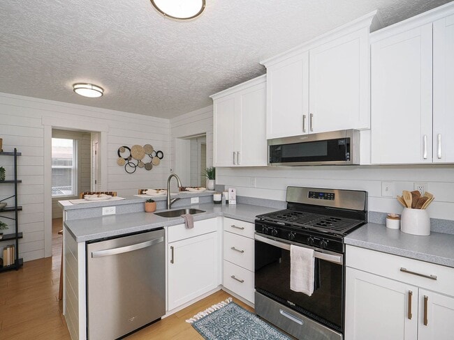 Building Photo - NEWLY REMODELED HISTORIC HOME IN DOWNTOWN ...