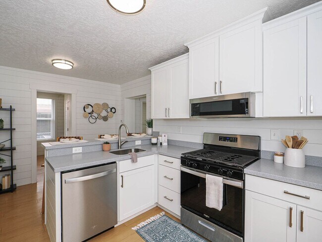 Building Photo - NEWLY REMODELED HISTORIC HOME IN DOWNTOWN PLEASANT GROVE!