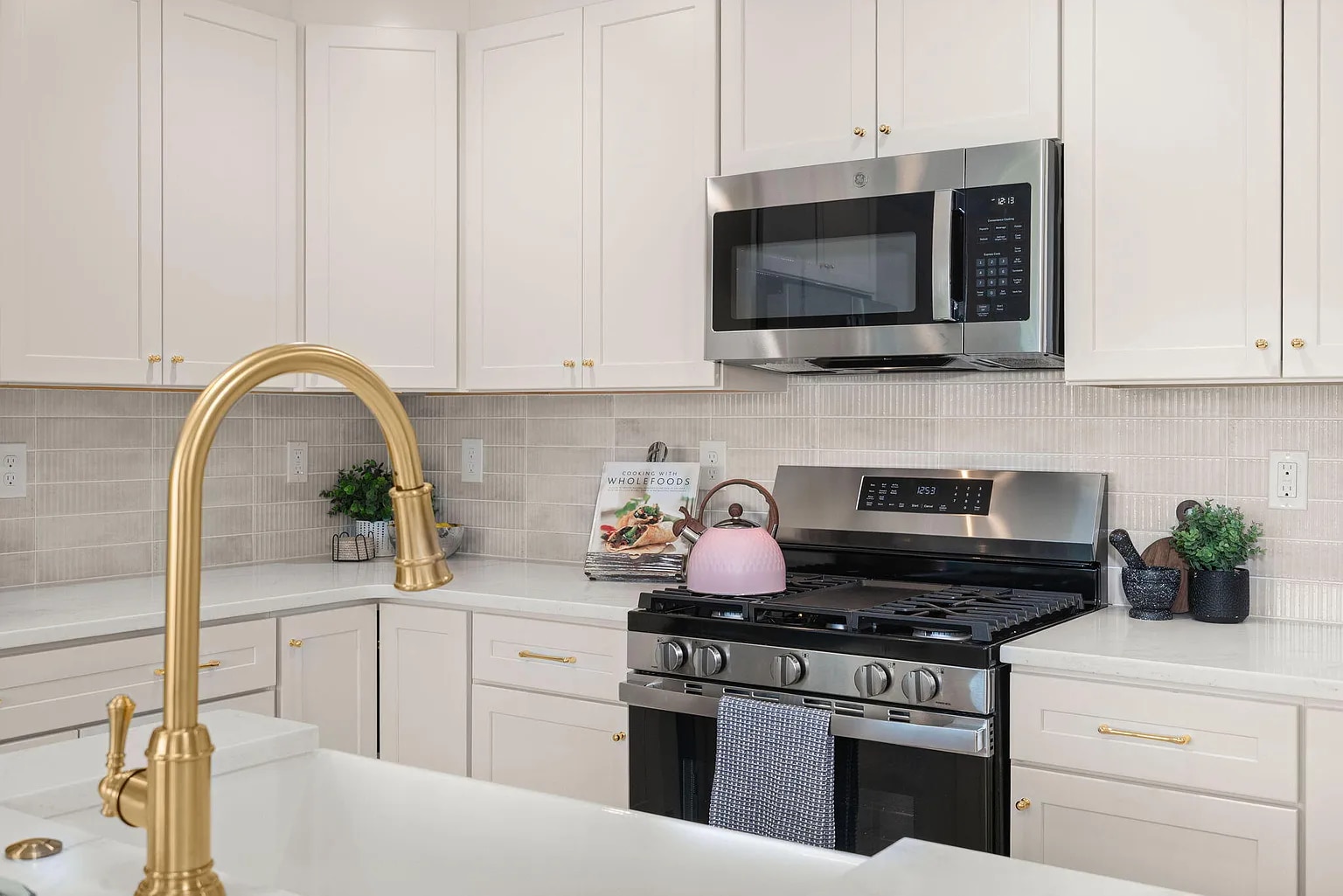 Building Photo - 929 Battery Ave