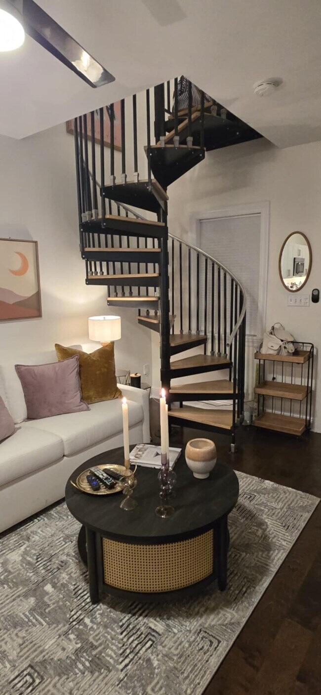 Seating Area - 3728 Constance St