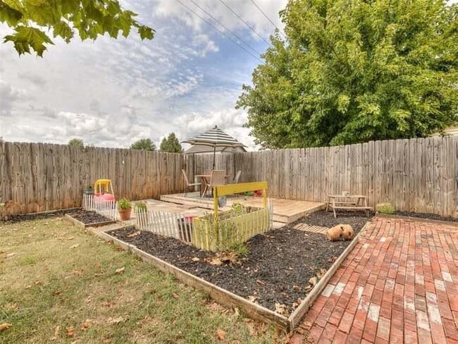 Building Photo - 1205 S Gemini Rd