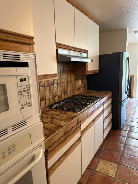 Building Photo - 909 Alvarado Ave