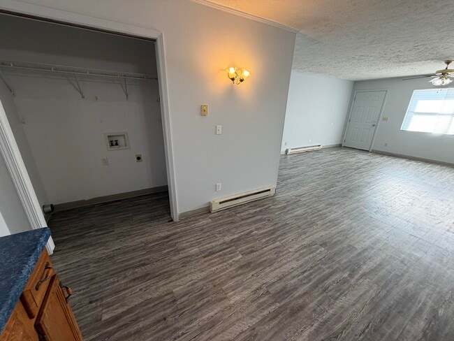 Building Photo - 1002-2 Glendale-