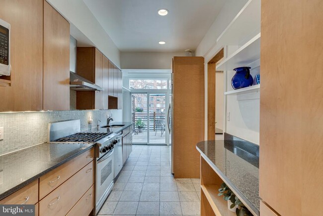 Building Photo - 2821 27th St NW