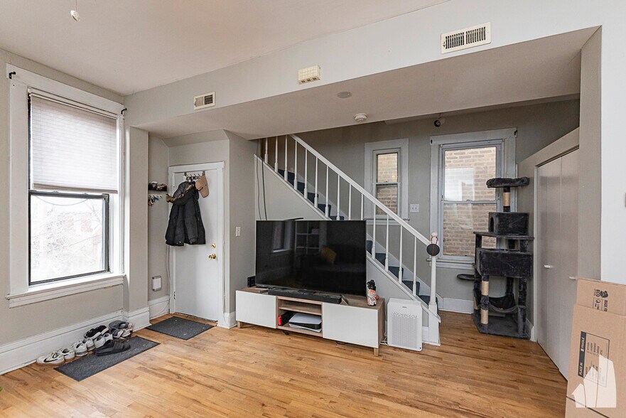 Building Photo - 2117 N Winchester Ave