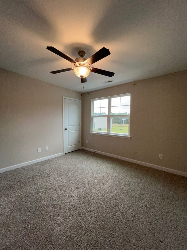 Building Photo - 2 Jaydn Dr W