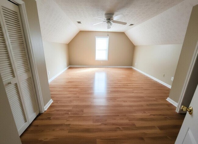 Building Photo - 3020 Oak Meadow Dr