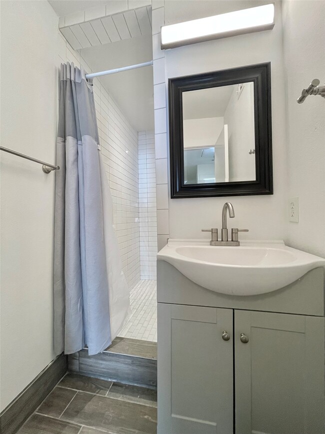 Building Photo - 1801 Huldy St