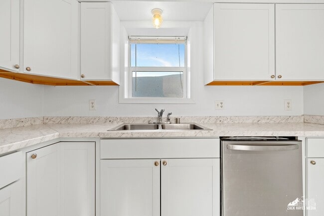 Building Photo - 19033 Whirlaway Rd