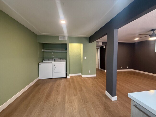 Building Photo - Recently remodeled 2-bed, 2-bath unit for rent in North Las Vegas!