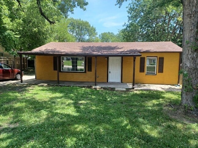 Building Photo - 3 Bedroom home in quiet southwest neighbor...