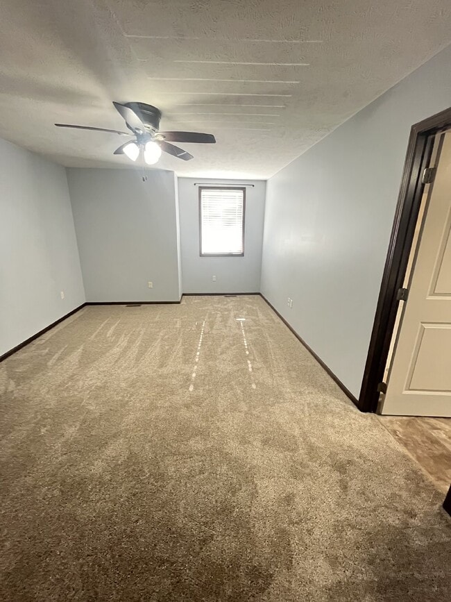 Building Photo - Newer 3-Bed Townhome in NW Columbus, attached double car garage and private back yard!