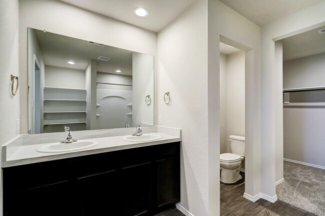 Building Photo - 5603 Providence Green Ct