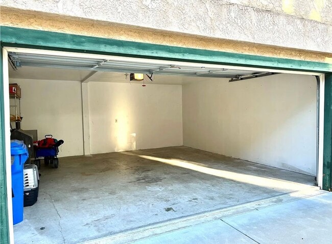 Building Photo - Remodeled, Upstairs 2BD / 1BA Condo Less Than 1/2 Mile From the Beach