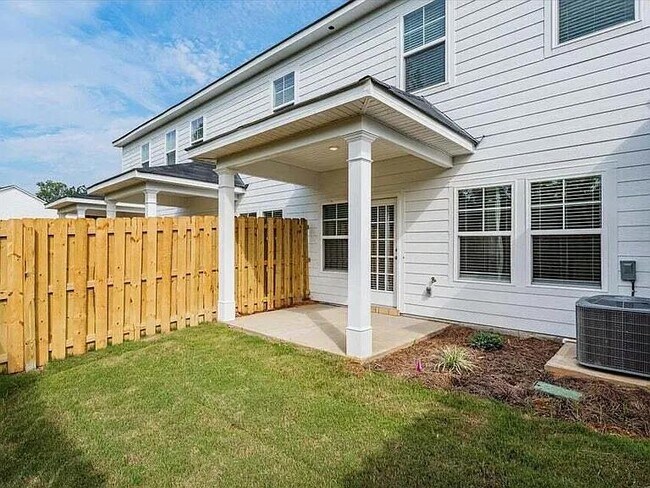 Building Photo - 1042 Linsmore Ave