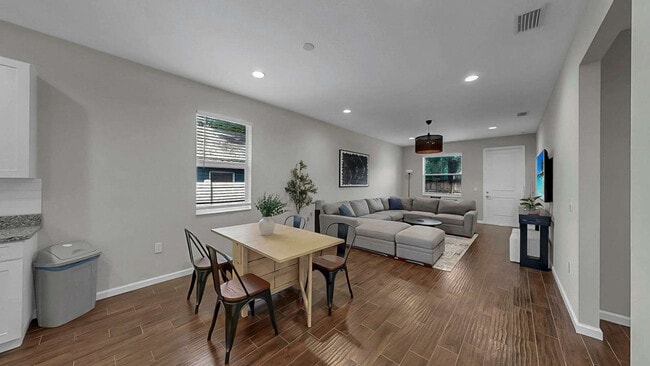 Building Photo - 3114 E 21st Ave