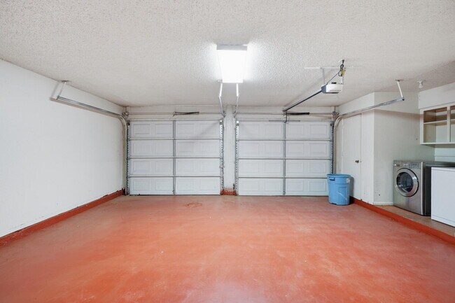 Building Photo - 7911 Albany Ave