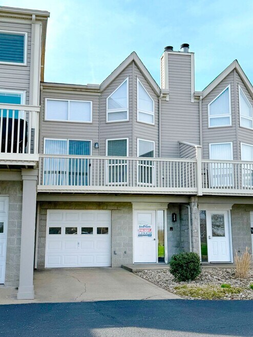 Building Photo - 621 Virginia St