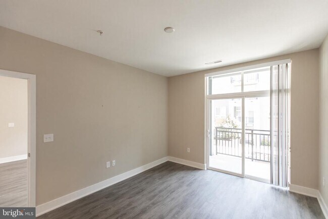 Building Photo - 145 Riverhaven Dr