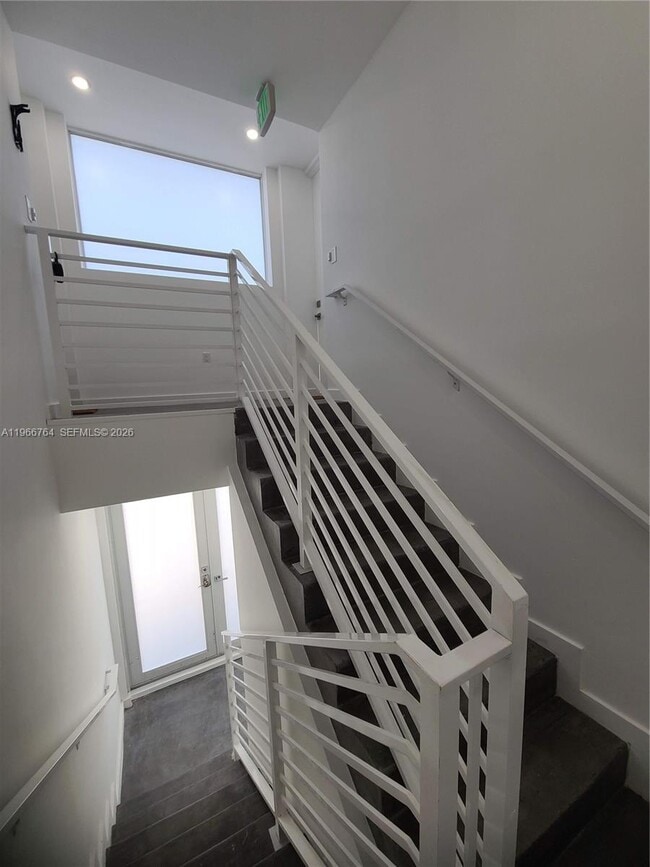 Building Photo - 825 Michigan Ave