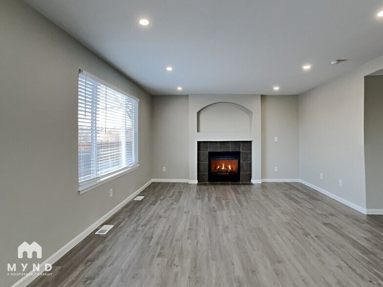 Building Photo - 5912 S Tempe Way