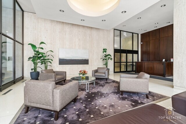 Building Photo - 1636 N Wells St