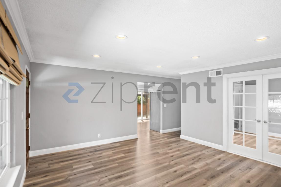 Building Photo - Unit