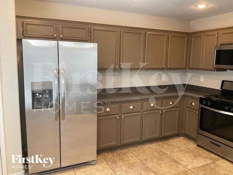 Building Photo - 8008 Revolver Ave