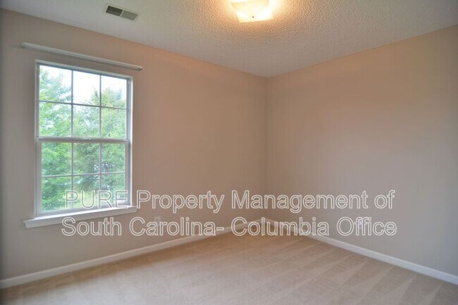 Building Photo - 210 Kingston Forest Dr
