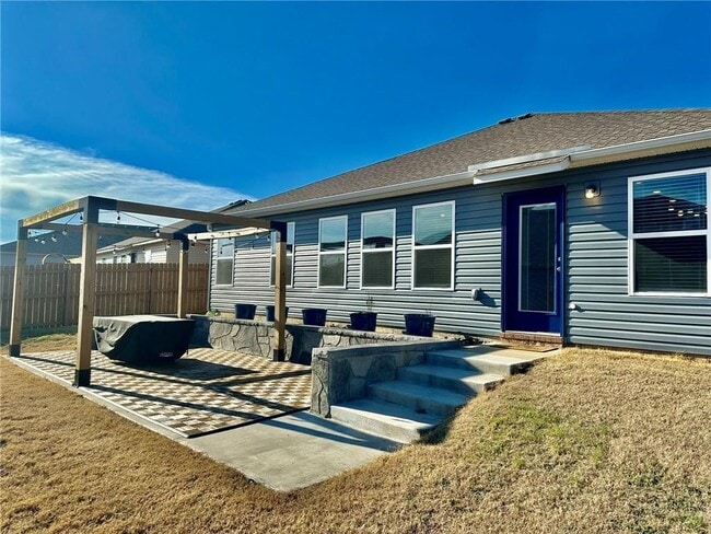 Building Photo - 920 Queen St