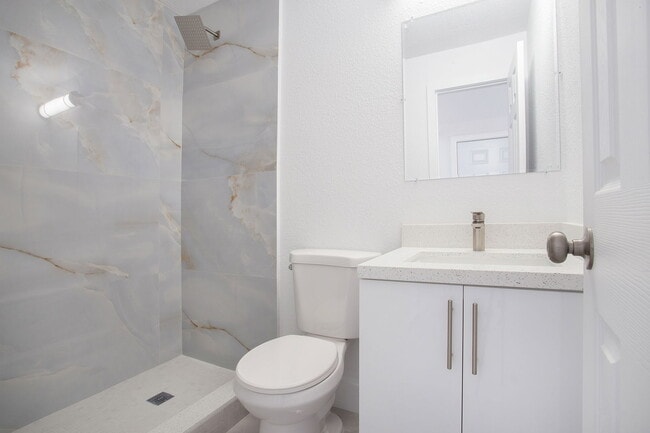 Building Photo - 17600 NE 2nd Ct