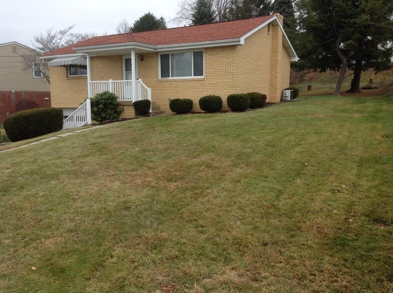 Building Photo - 563 Hickory Dr