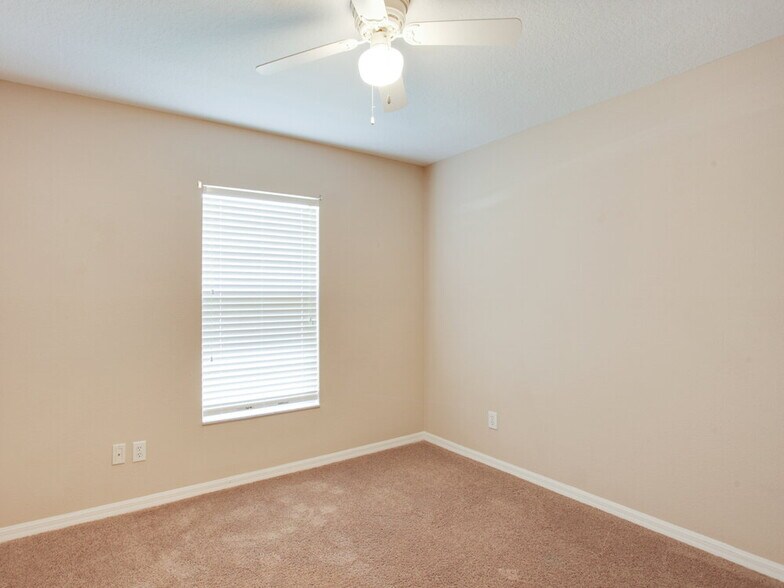 Building Photo - 6010 33rd Dr E