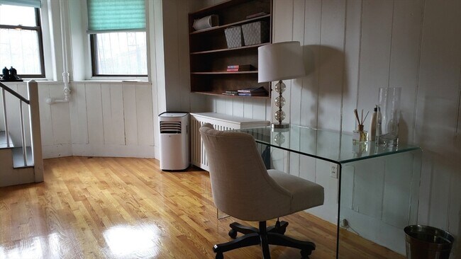 Primary Photo - 924 Beacon St