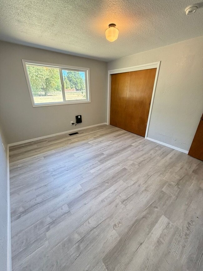 Building Photo - 27840 7 Mile Ln