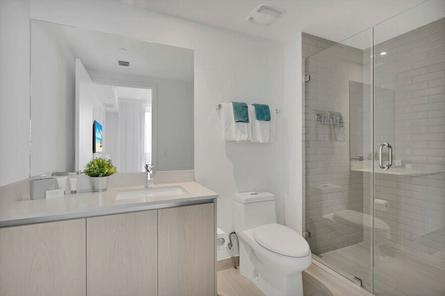 Building Photo - 4010 S Ocean Dr