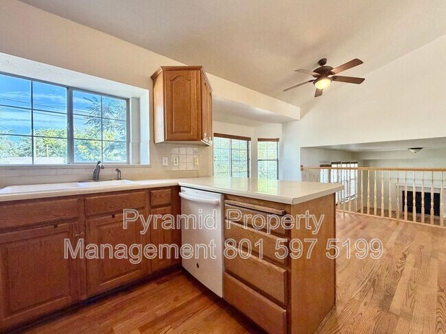 Building Photo - 717 E Hundley Hvn Cir