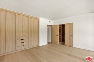 Building Photo - 8787 Shoreham Dr