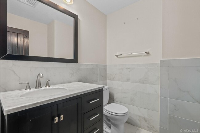 Building Photo - 600 Cantitoe St