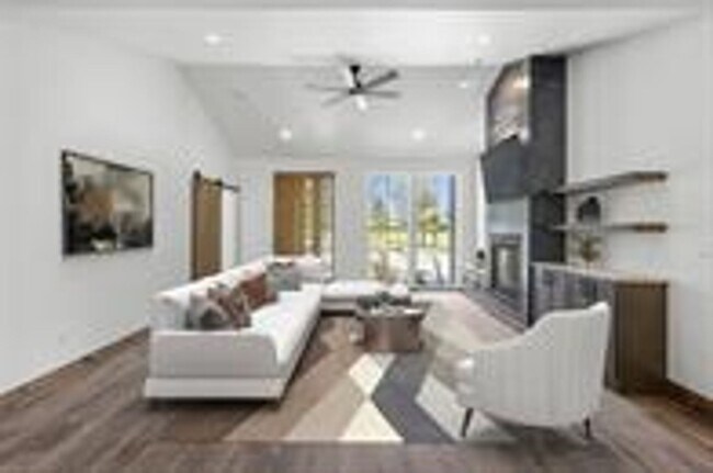 Building Photo - 4bed/2bath house on Village Greens Golf Co...