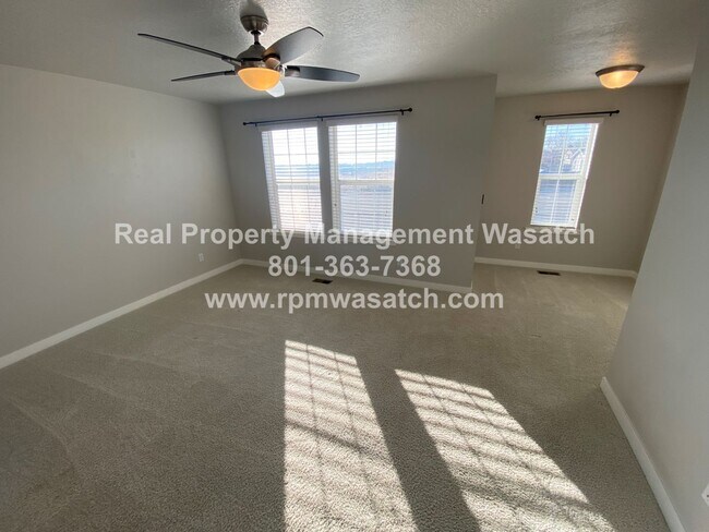Building Photo - Beautiful 3 Bed, 4 Bath Townhome with 2-ca...