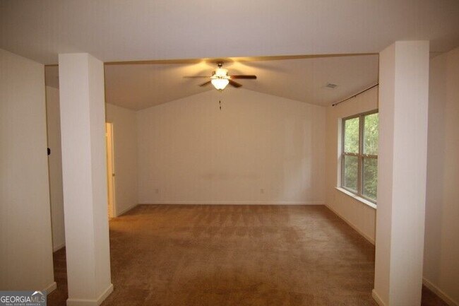 Building Photo - 5850 Vinyard Ln