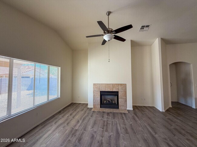 Building Photo - 1330 E Santa Fiore St