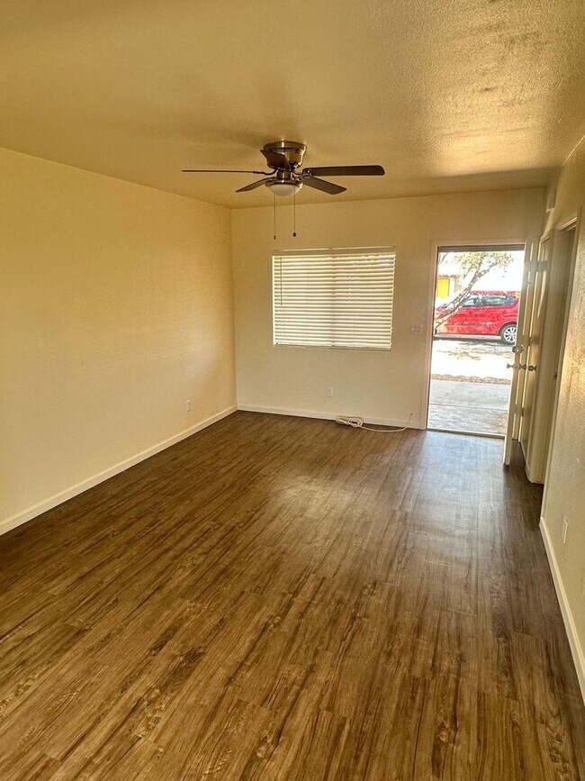 Building Photo - 349 E Calle Arizona