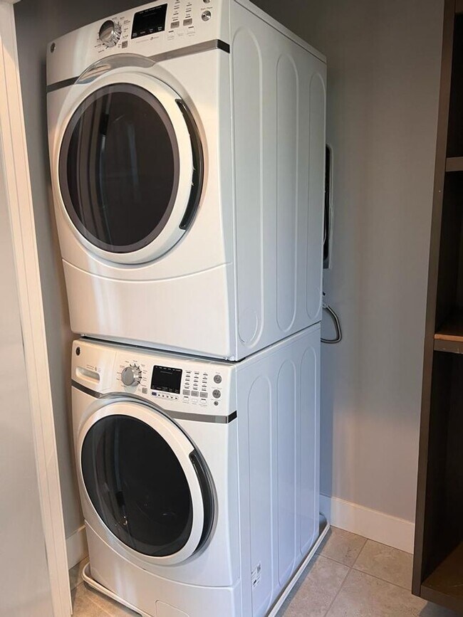 Building Photo - 1010 Mud Pie Ln